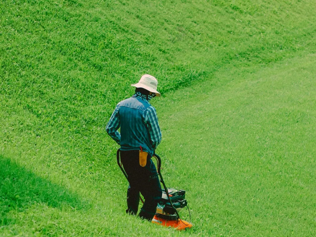 Commercial grounds maintenance crew in Port St. Lucie, FL